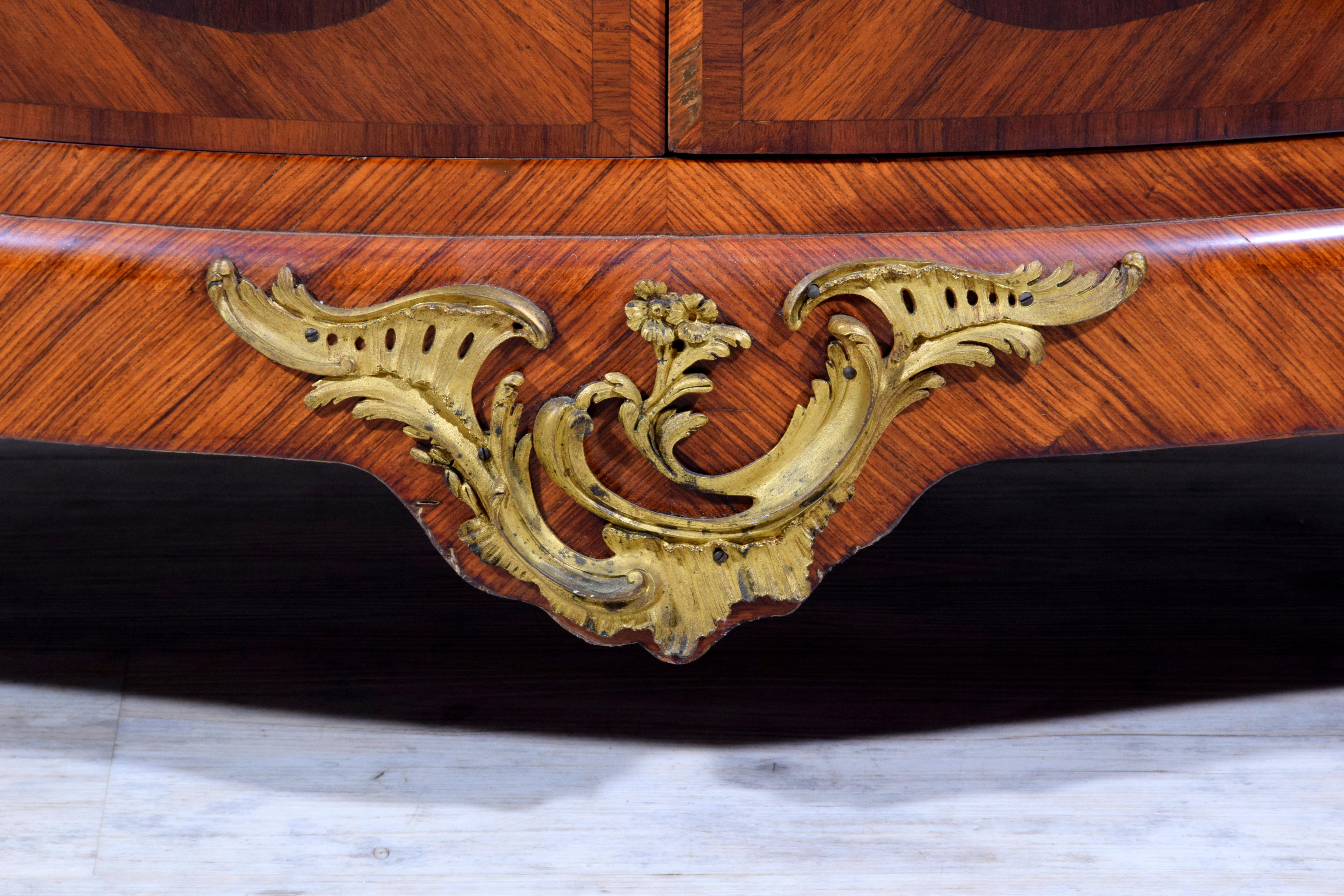 19. Jahrhundert, Französisches Sideboard im Louis XV-Stil aus furniertem Holz im Angebot 8