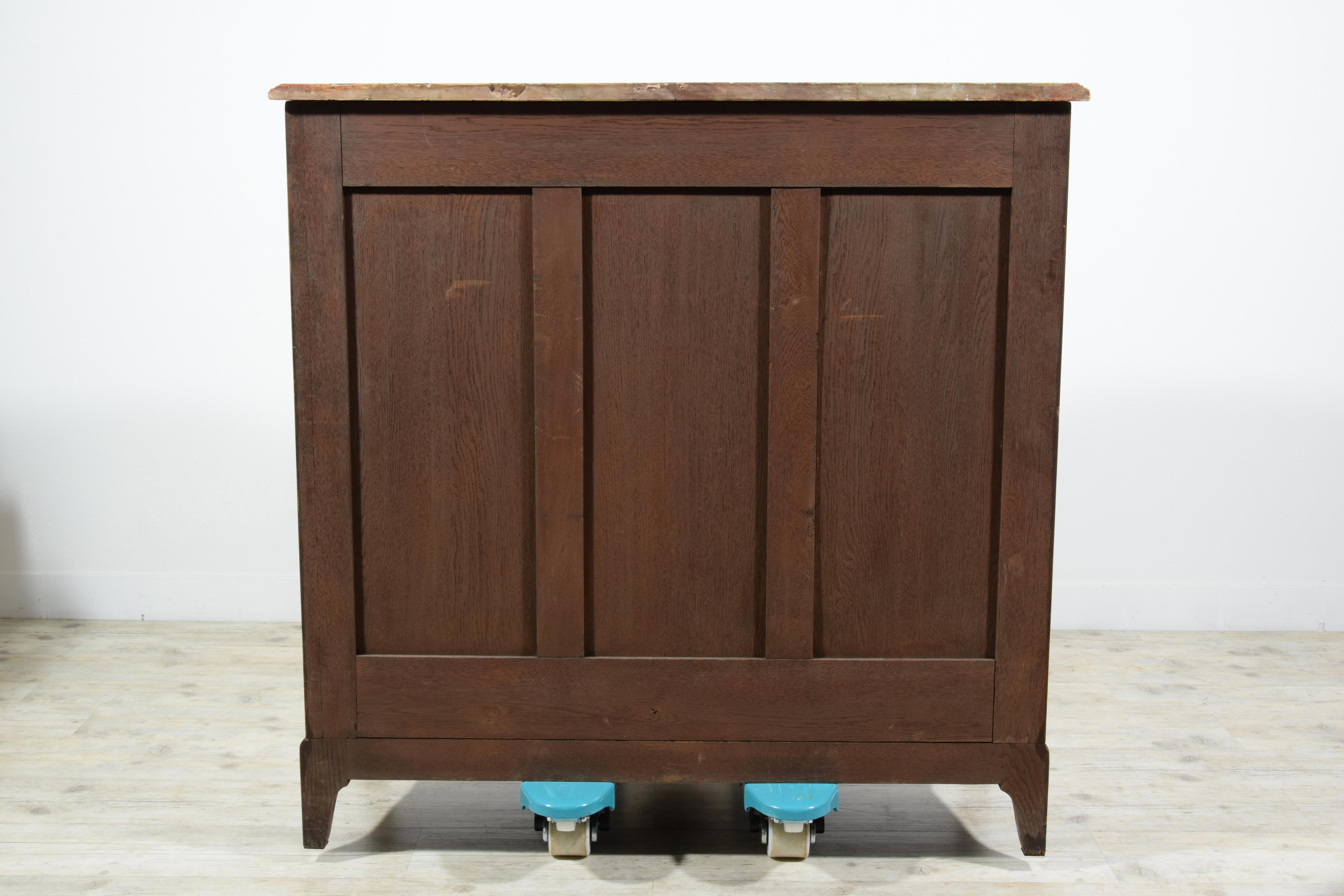 19. Jahrhundert, Französisches Sideboard im Louis XV-Stil aus furniertem Holz im Angebot 14