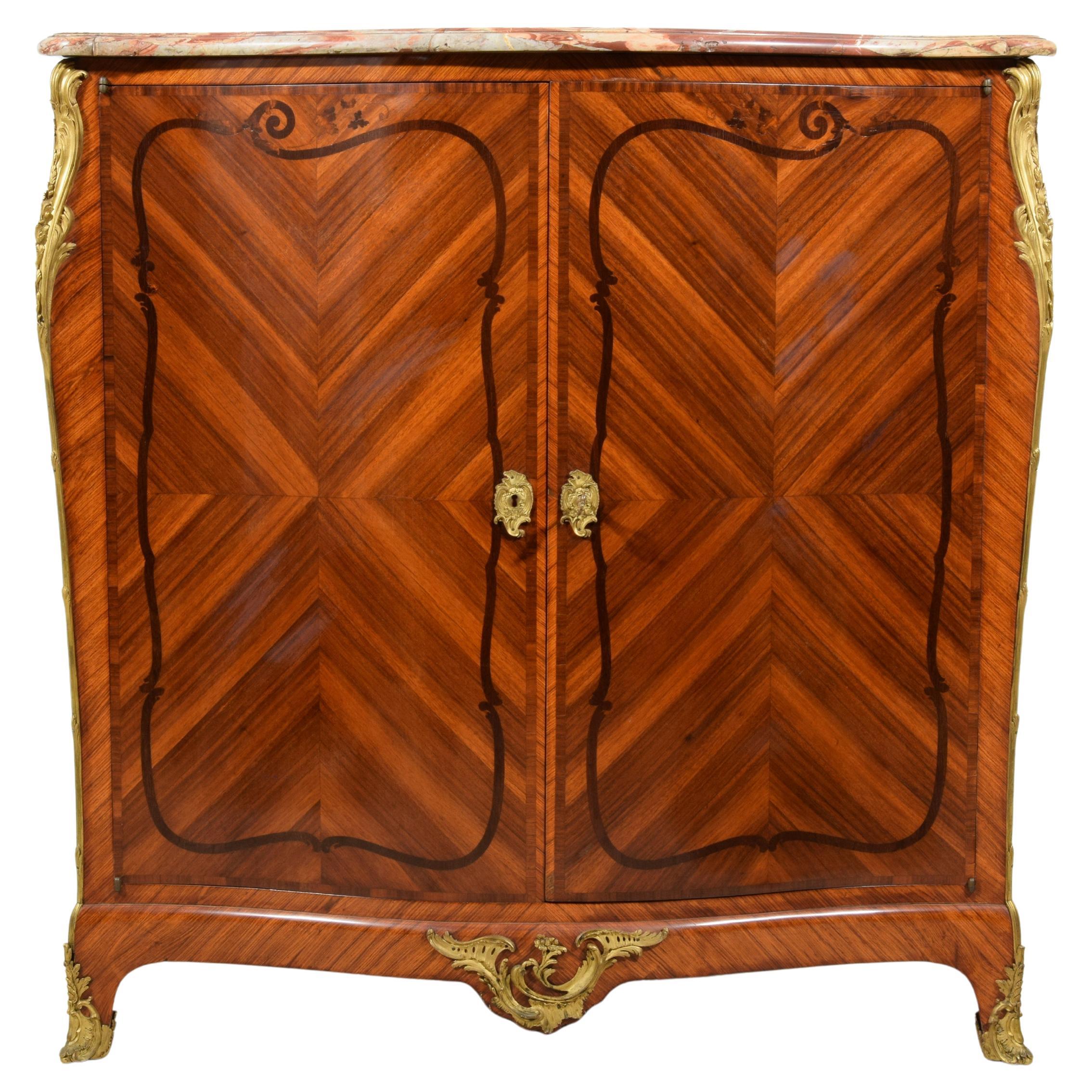 19. Jahrhundert, Französisches Sideboard im Louis XV-Stil aus furniertem Holz im Angebot
