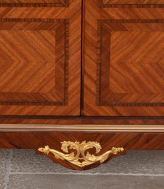 Vitrina francesa del siglo XIX estilo Luis XV