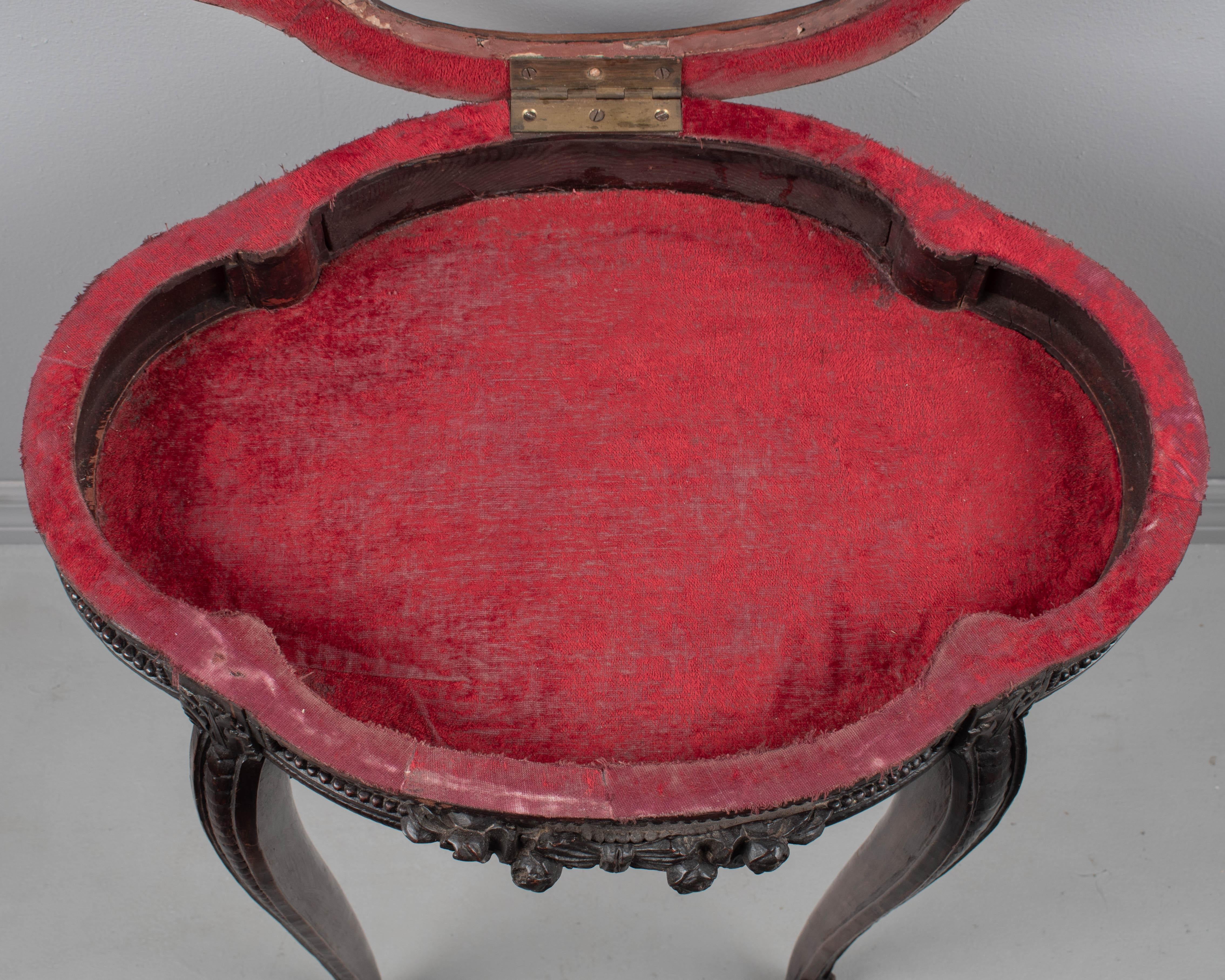 19th Century French Louis XV Style Vitrine or Display Table en venta 3