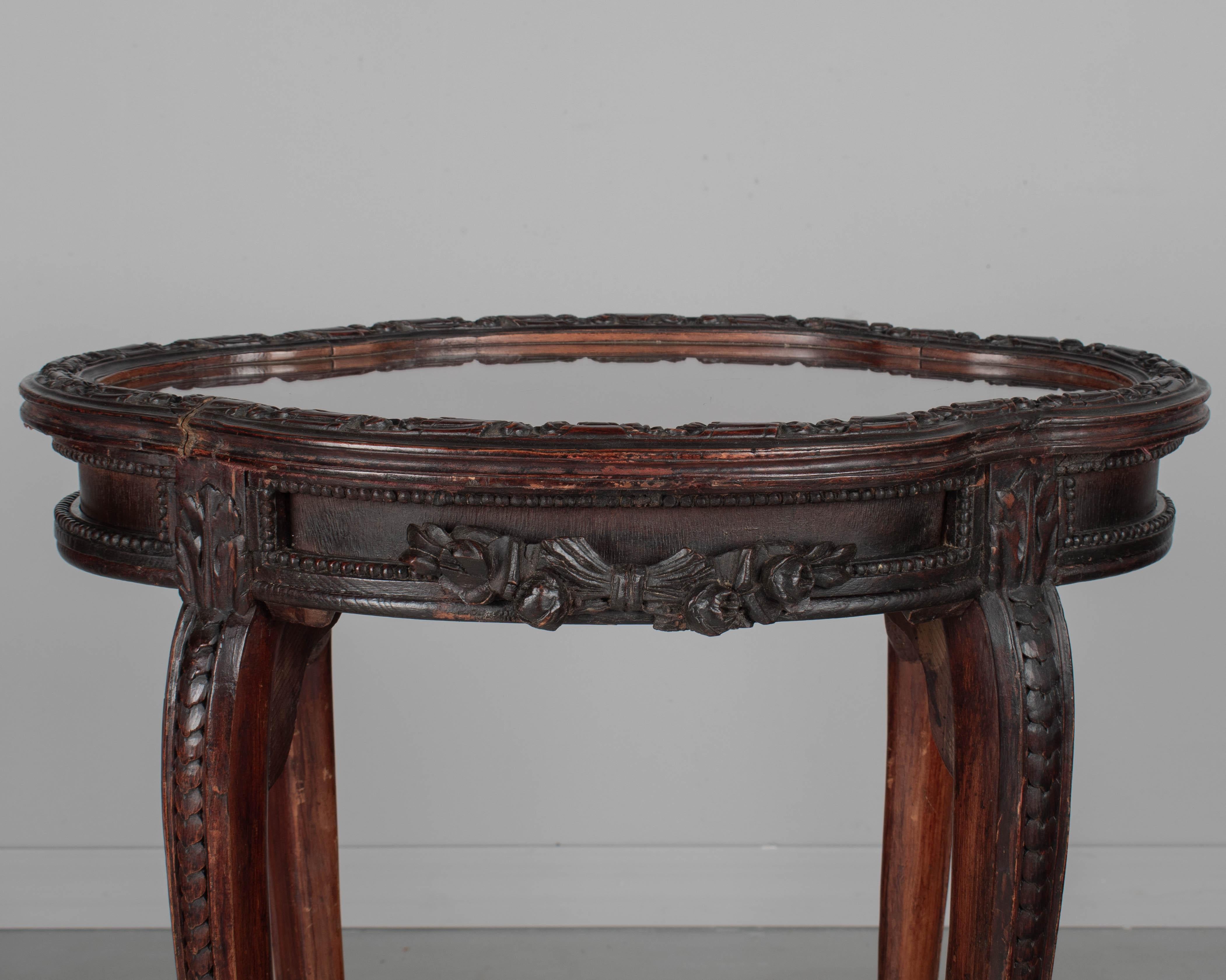 19th Century French Louis XV Style Vitrine or Display Table en venta 4