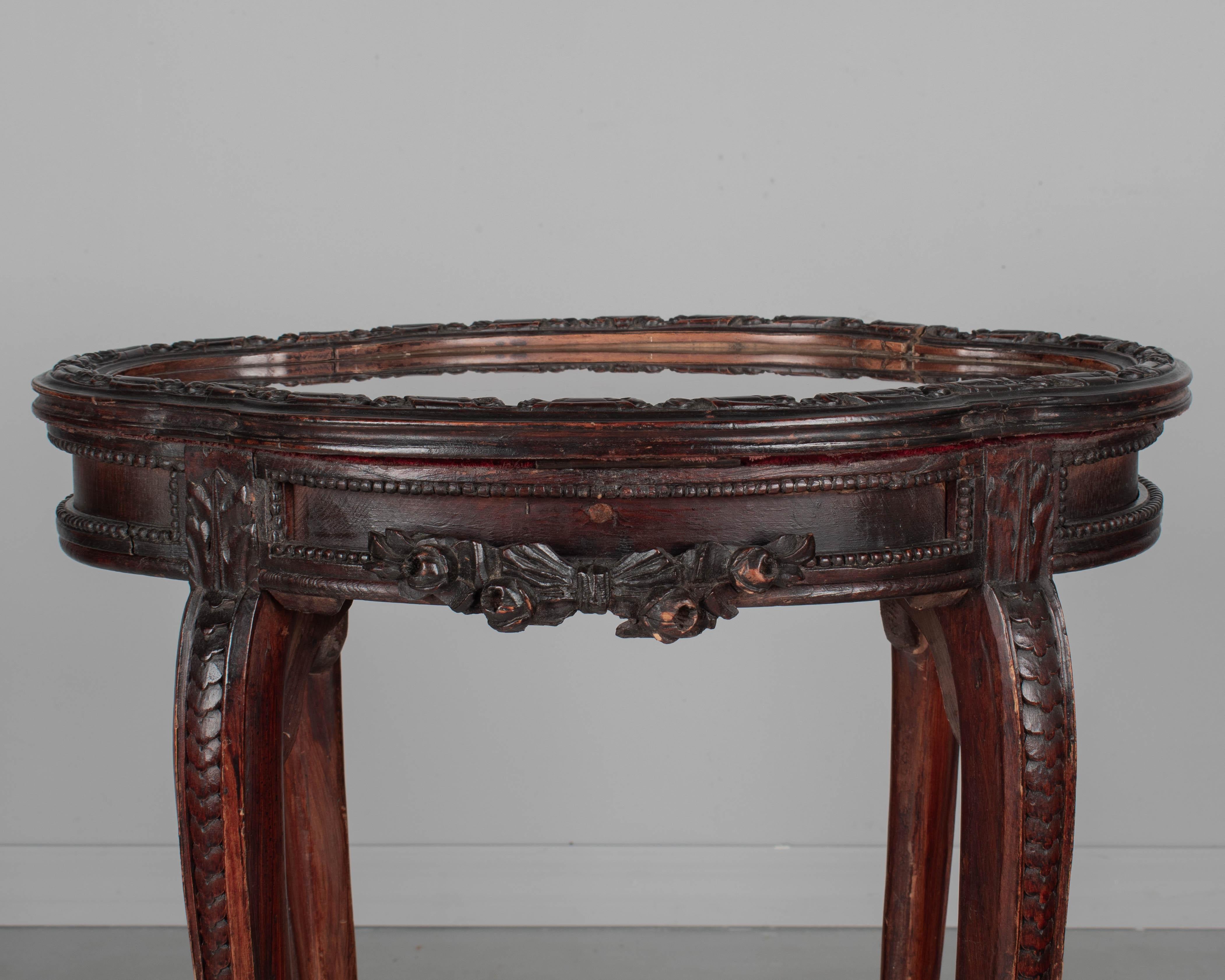 19th Century French Louis XV Style Vitrine or Display Table en venta 5