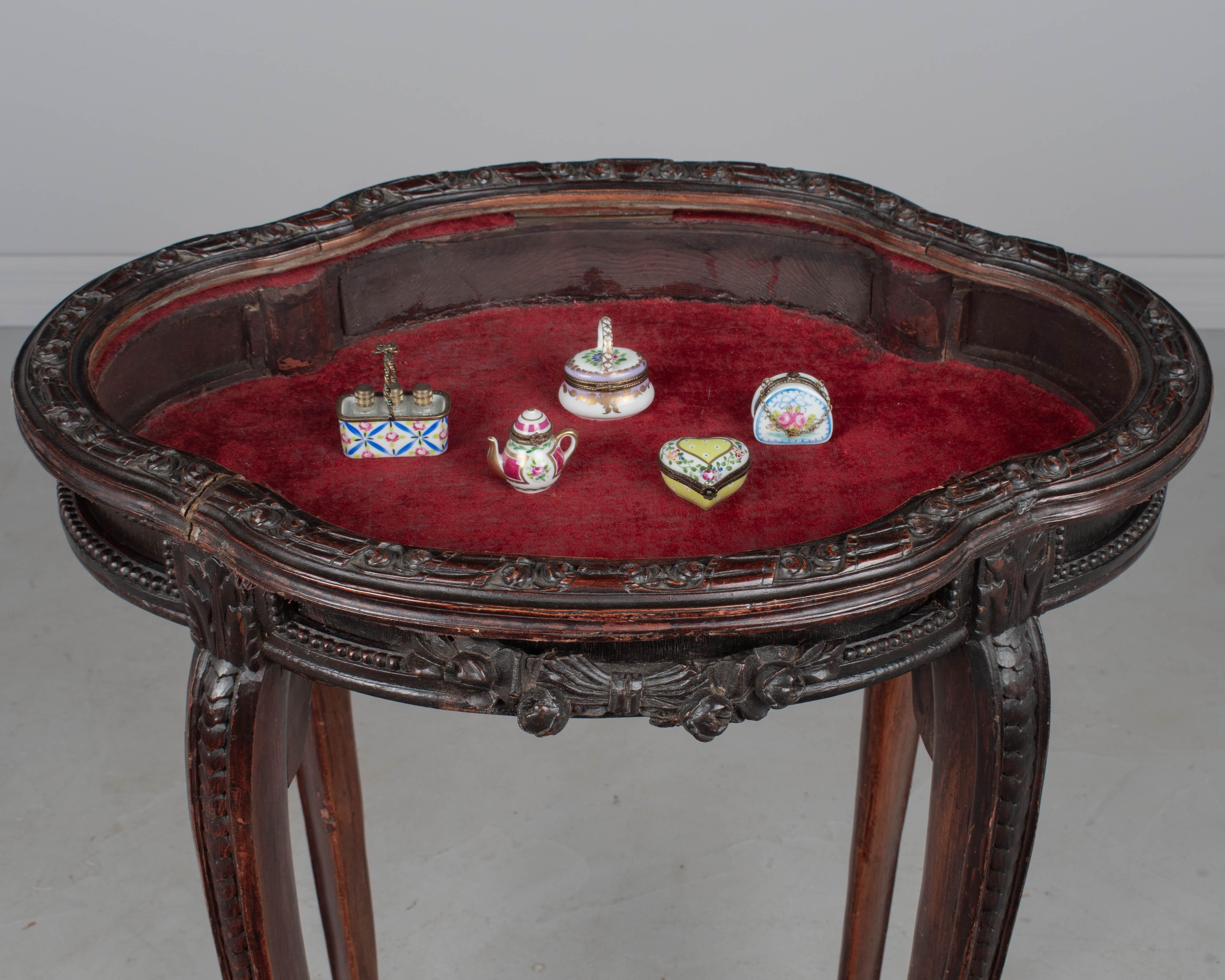19th Century French Louis XV Style Vitrine or Display Table en venta 1