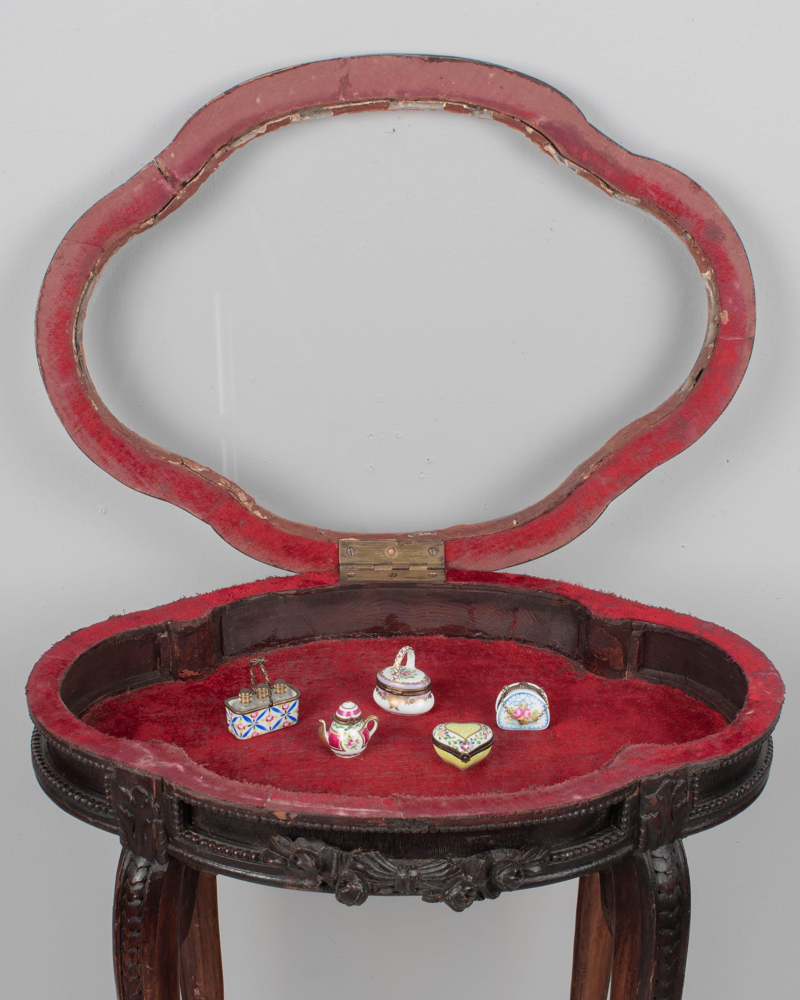 19th Century French Louis XV Style Vitrine or Display Table en venta 2