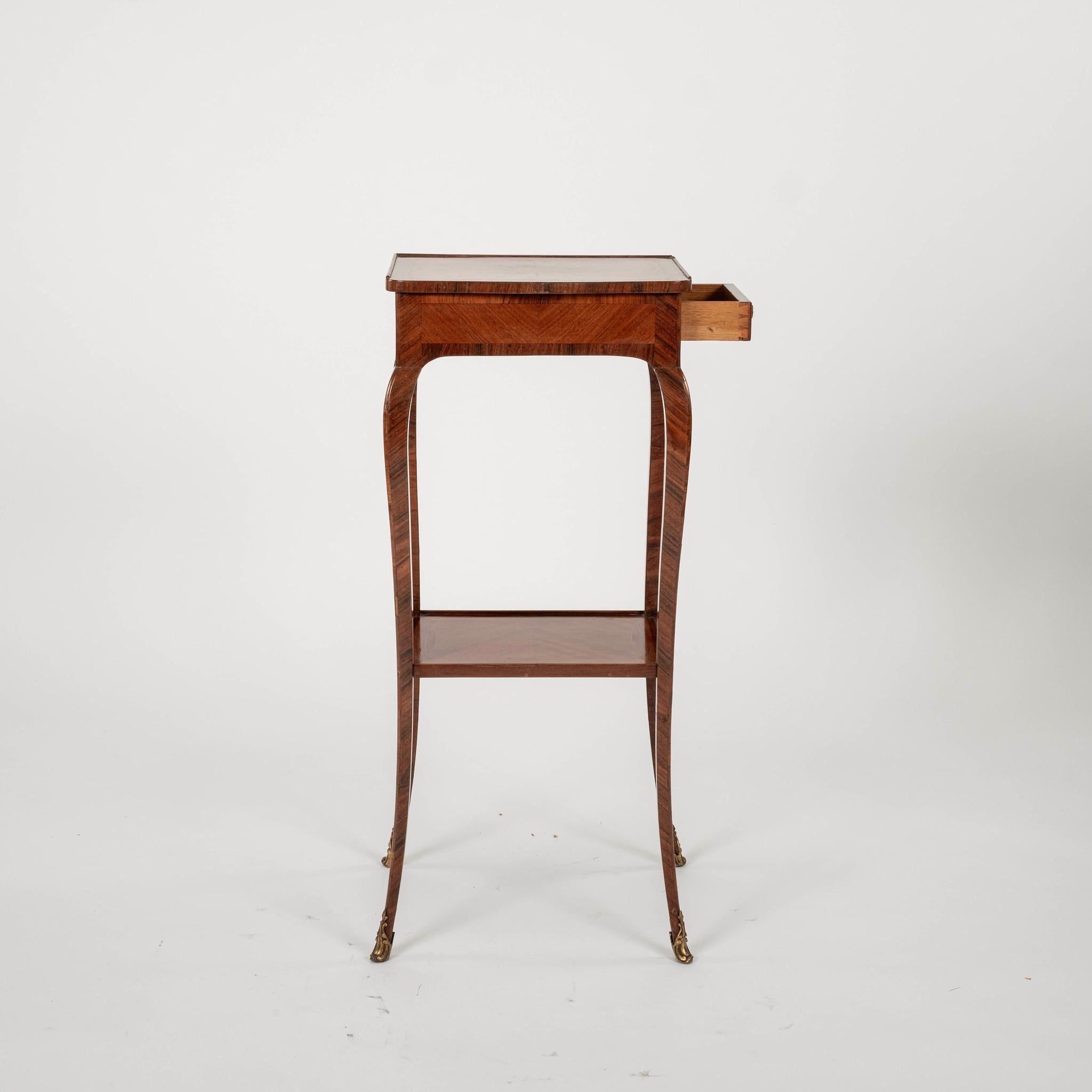 Table de chevet en noyer signée G. Durand, 19e siècle, style Louis XV français Bon état - En vente à Houston, TX