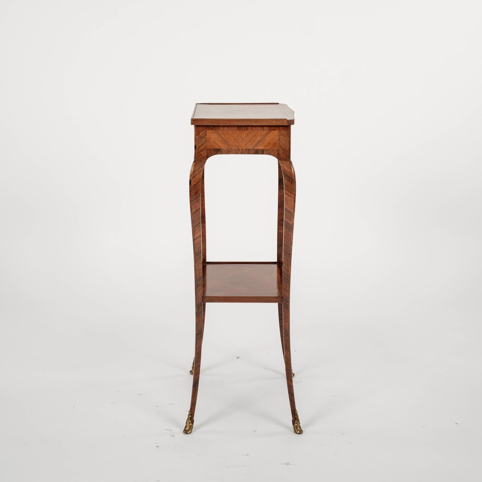 XIXe siècle Table de chevet en noyer signée G. Durand, 19e siècle, style Louis XV français en vente