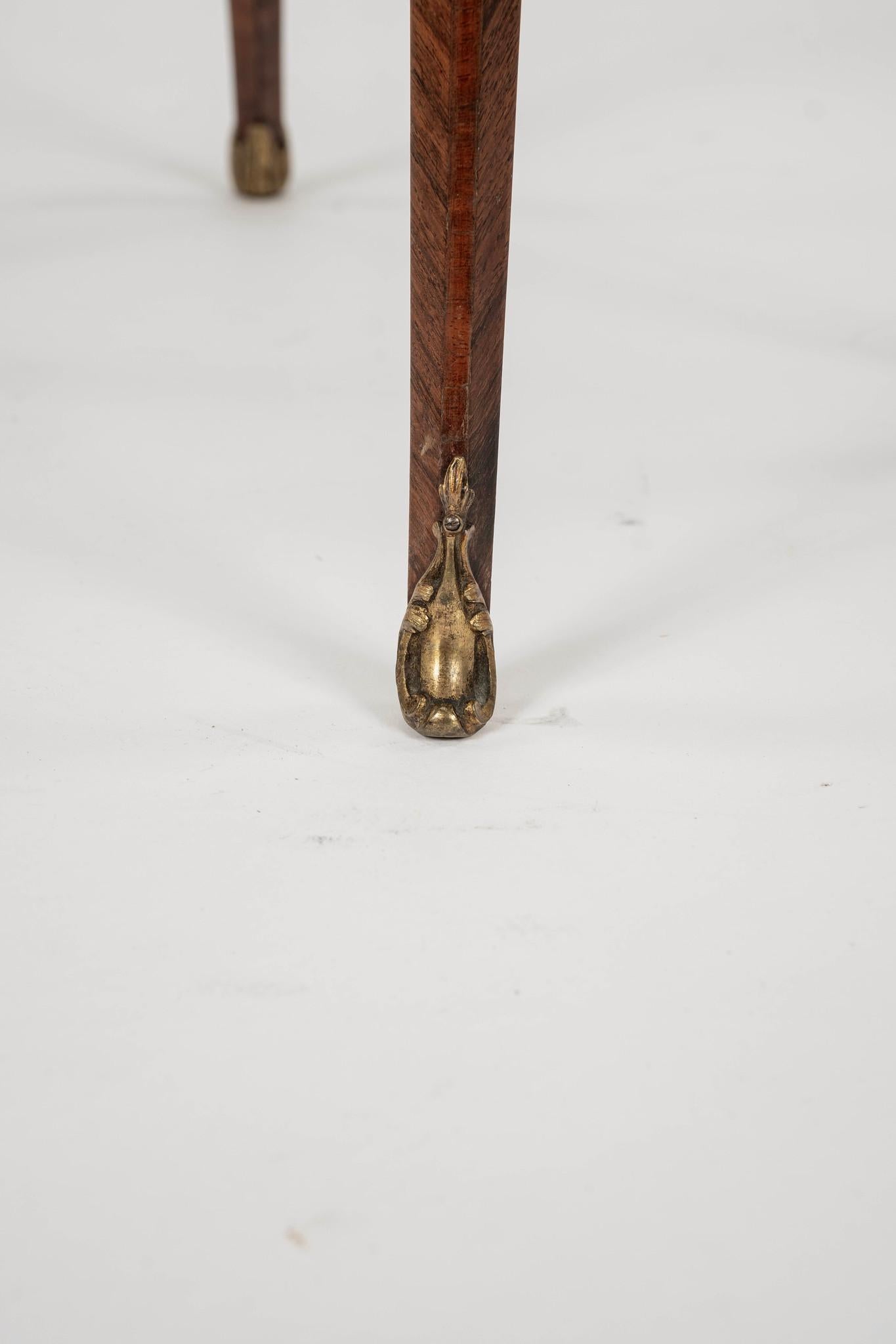 Table de chevet en noyer signée G. Durand, 19e siècle, style Louis XV français en vente 2