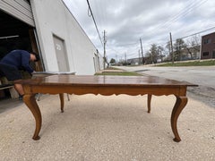 19. Jahrhundert Französisch Louis XV Stil Nussbaum Tisch