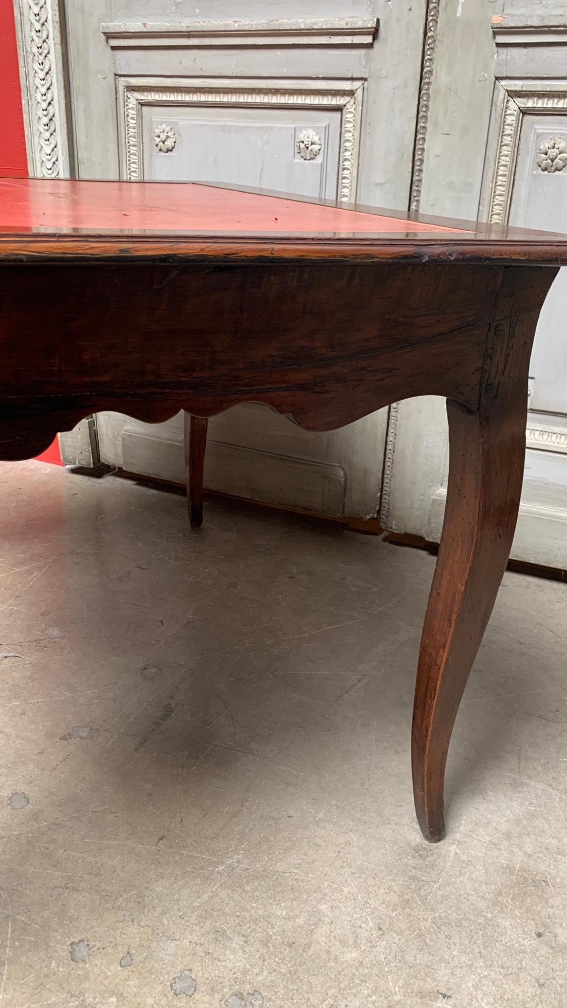 19th Century French Louis XV Style Walnut Writing Table with Red Leather Top For Sale 6