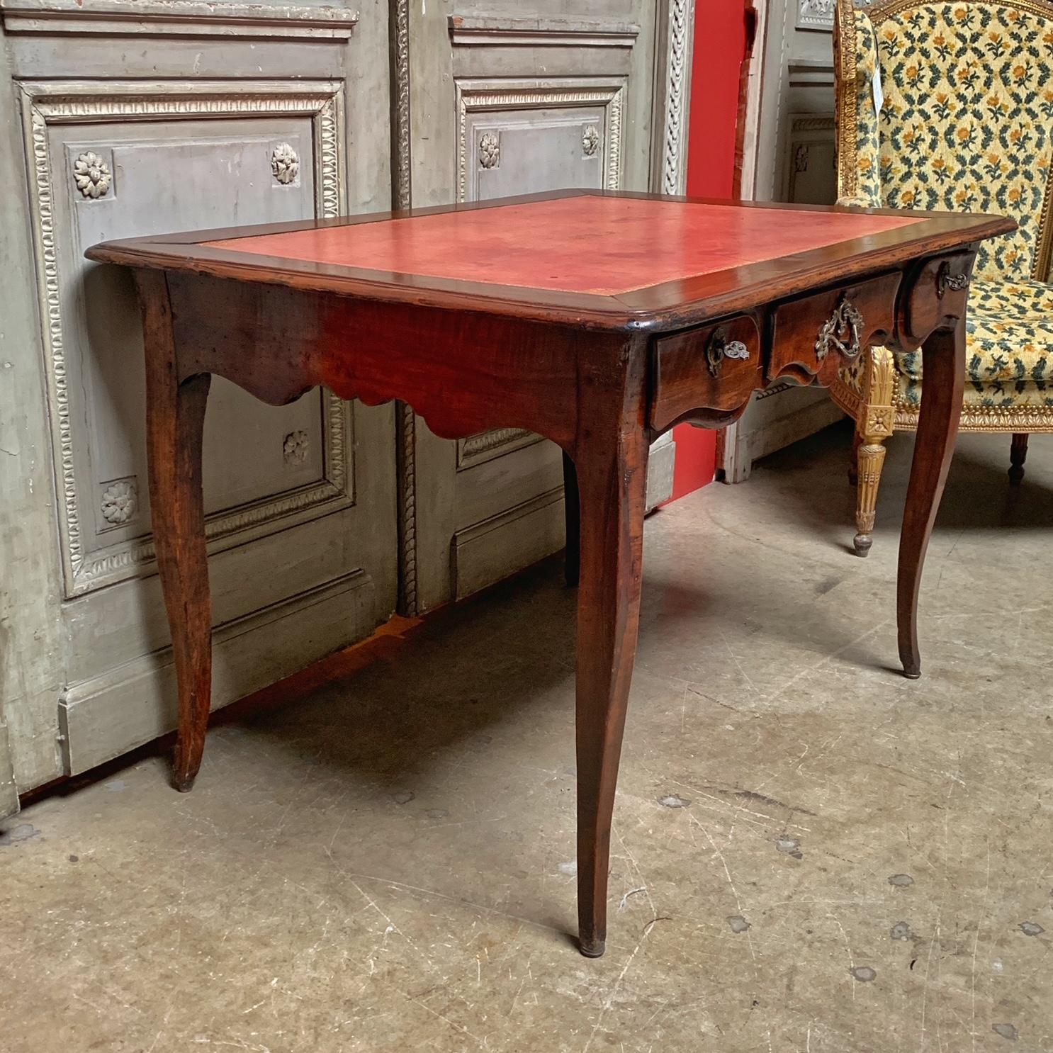 19th Century French Louis XV Style Walnut Writing Table with Red Leather Top In Good Condition For Sale In Dallas, TX
