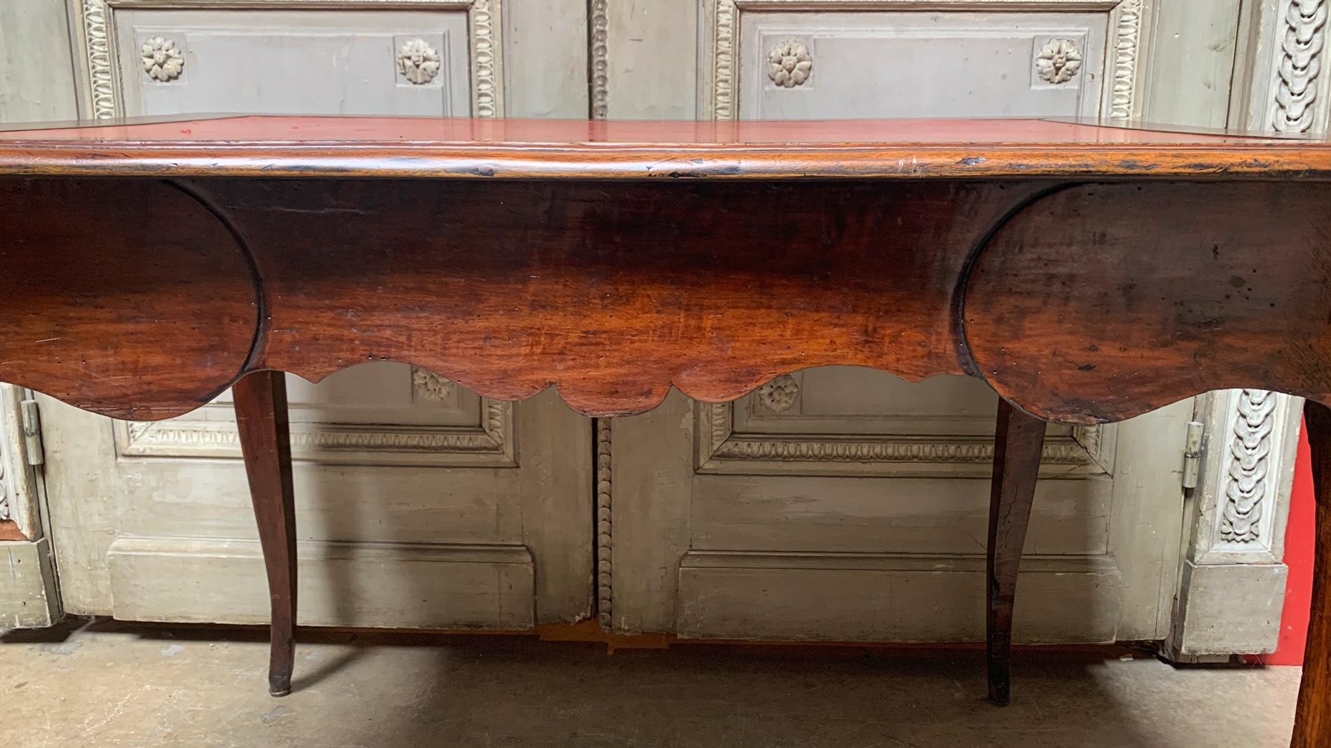 19th Century French Louis XV Style Walnut Writing Table with Red Leather Top For Sale 1