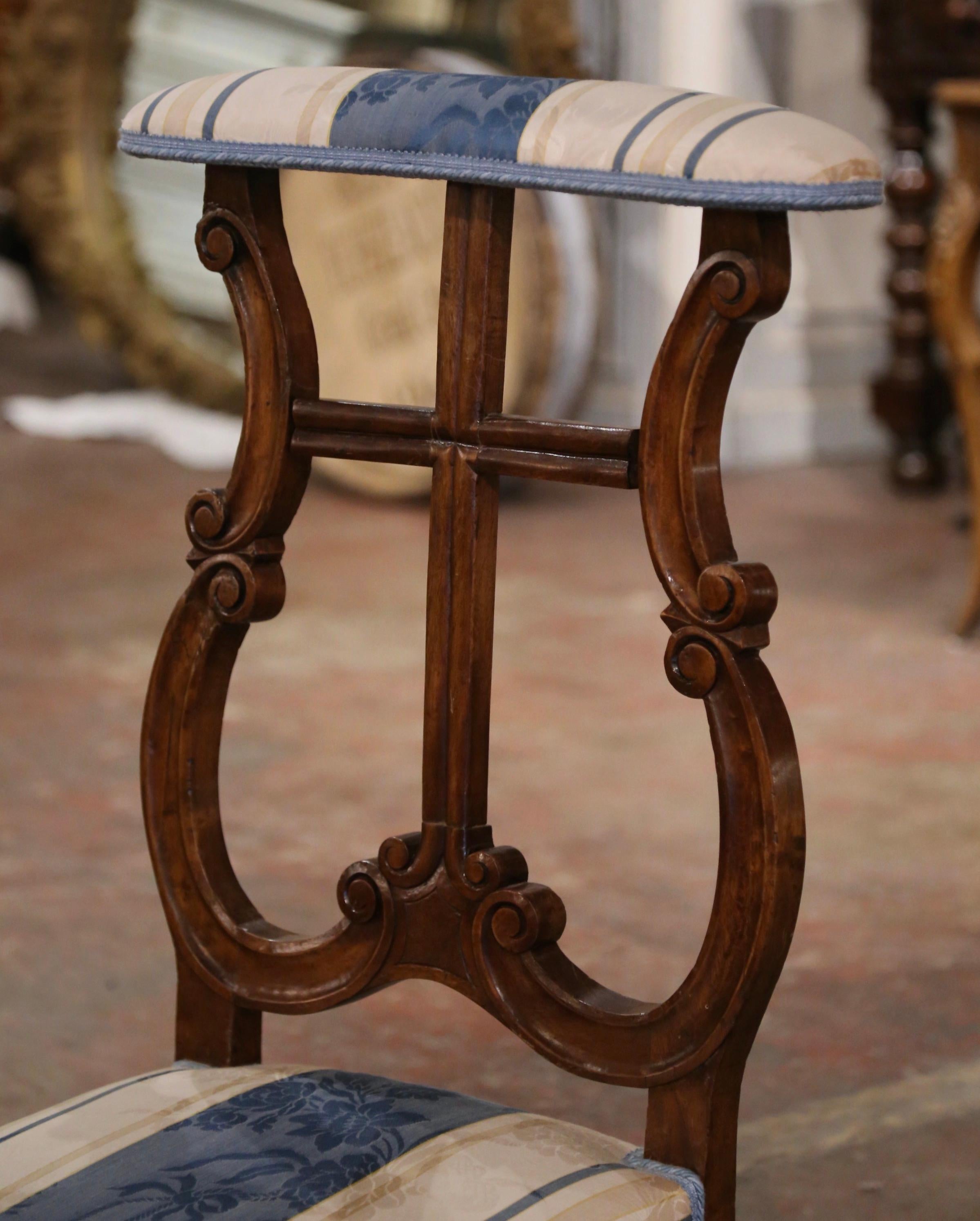 19th Century French Louis XV Upholstered Carved Walnut Prayer Kneeler Bench  In Excellent Condition For Sale In Dallas, TX