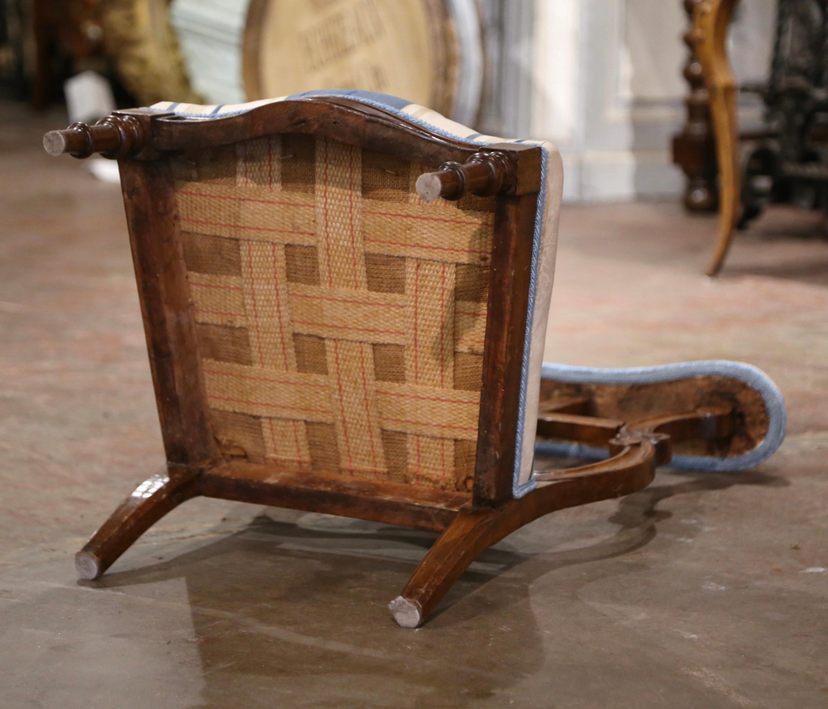 19th Century French Louis XV Upholstered Carved Walnut Prayer Kneeler Bench  For Sale 5