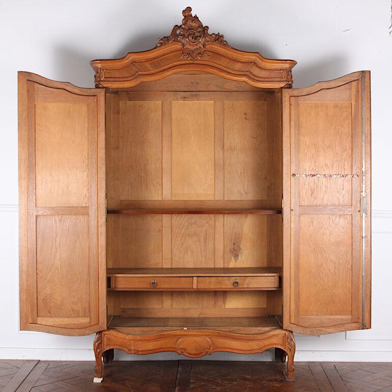 19th Century French Louis XV Walnut Armoire In Good Condition In Vancouver, British Columbia