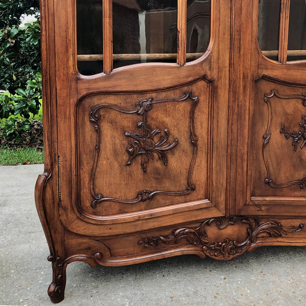 19th Century French Louis XV Walnut Bookcase For Sale 5
