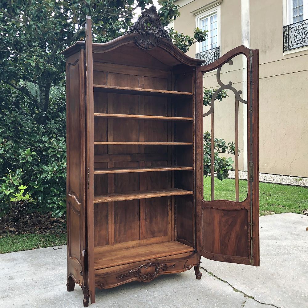 19th Century French Louis XV Walnut Bookcase For Sale 9