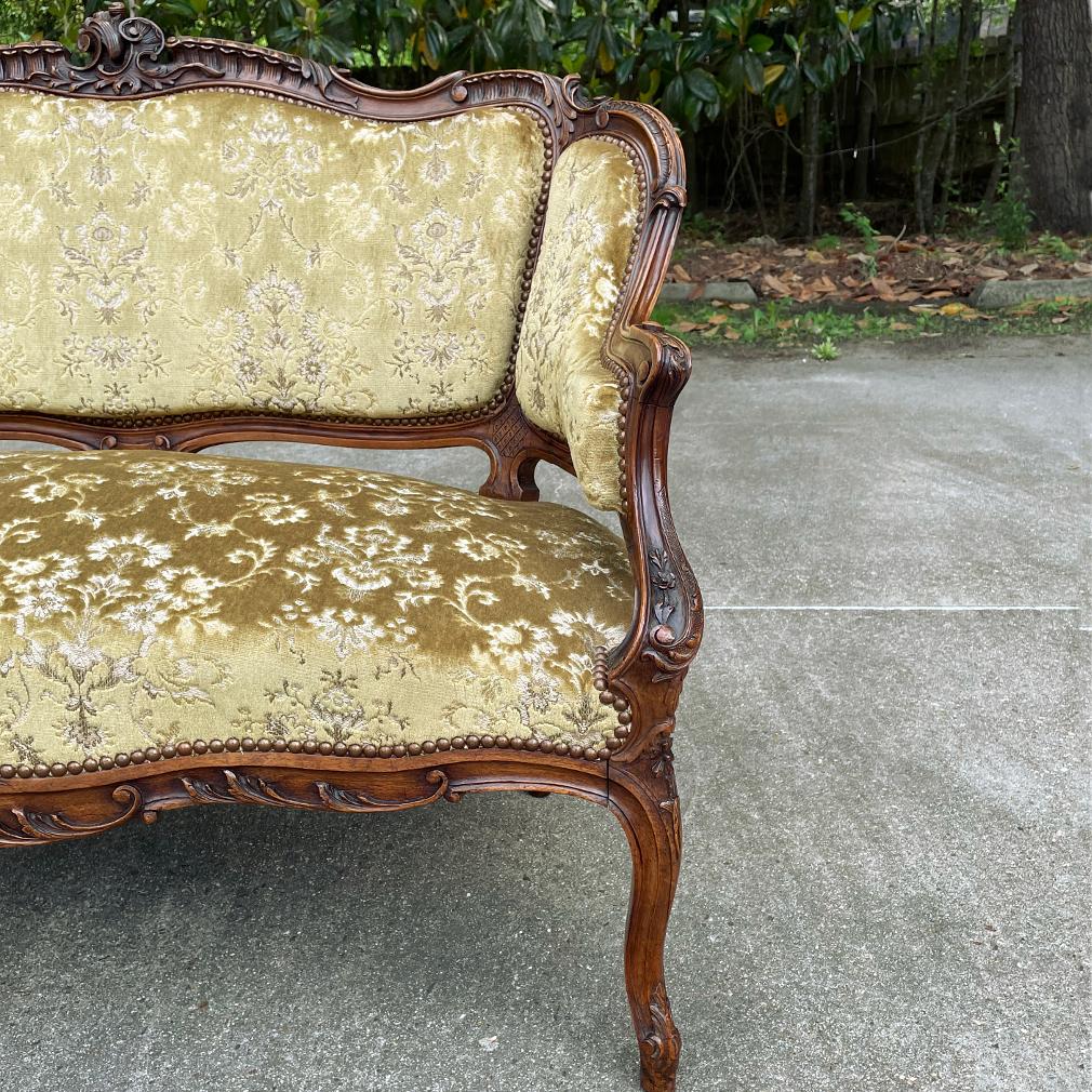 19th Century French Louis XV Walnut Canape For Sale 5