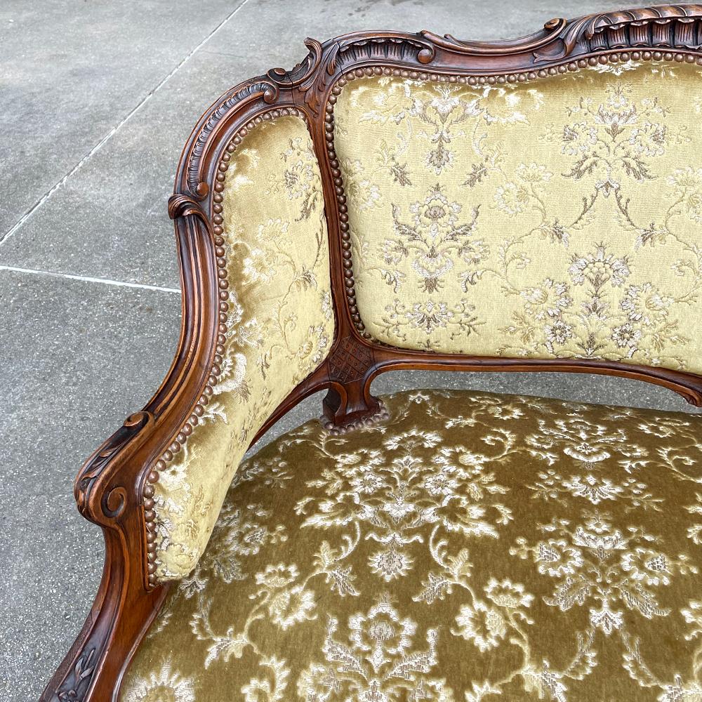 19th Century French Louis XV Walnut Canape For Sale 6