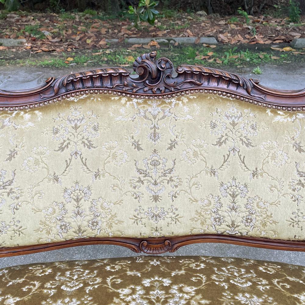 19th Century French Louis XV Walnut Canape For Sale 7