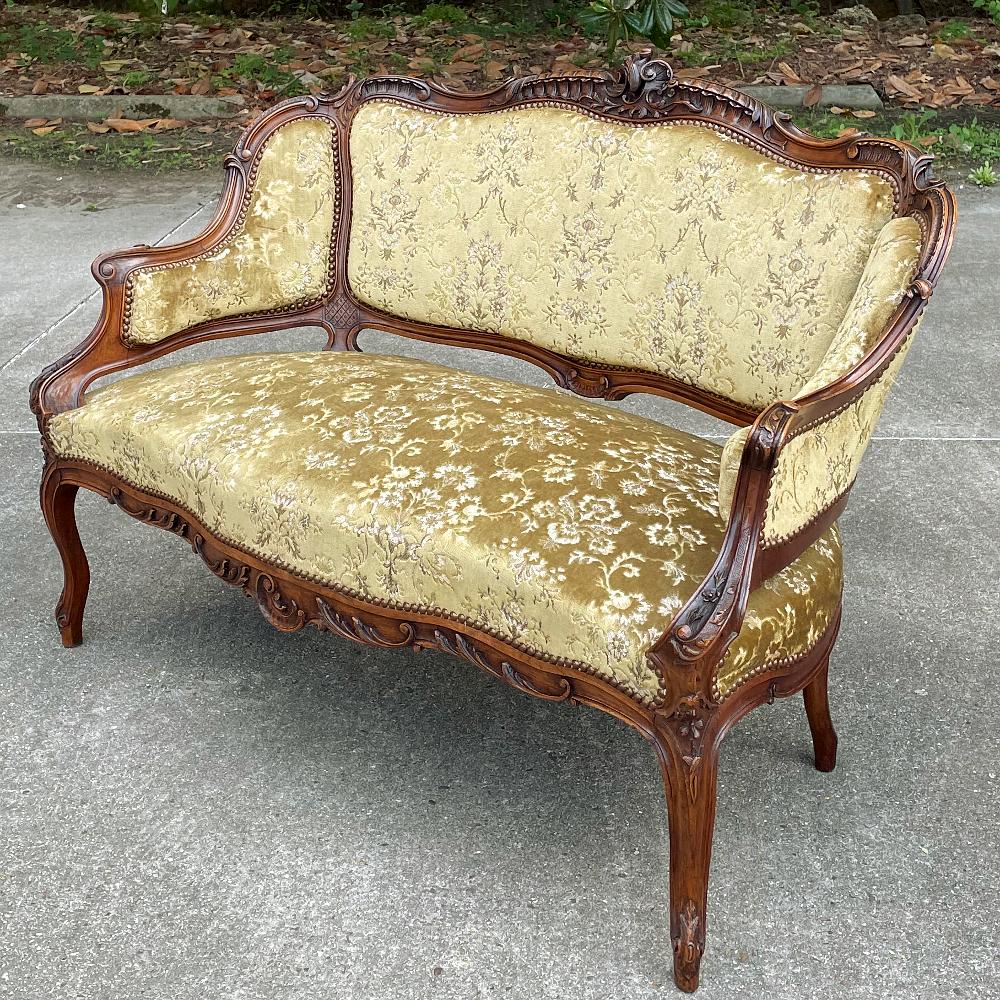 Hand-Carved 19th Century French Louis XV Walnut Canape For Sale