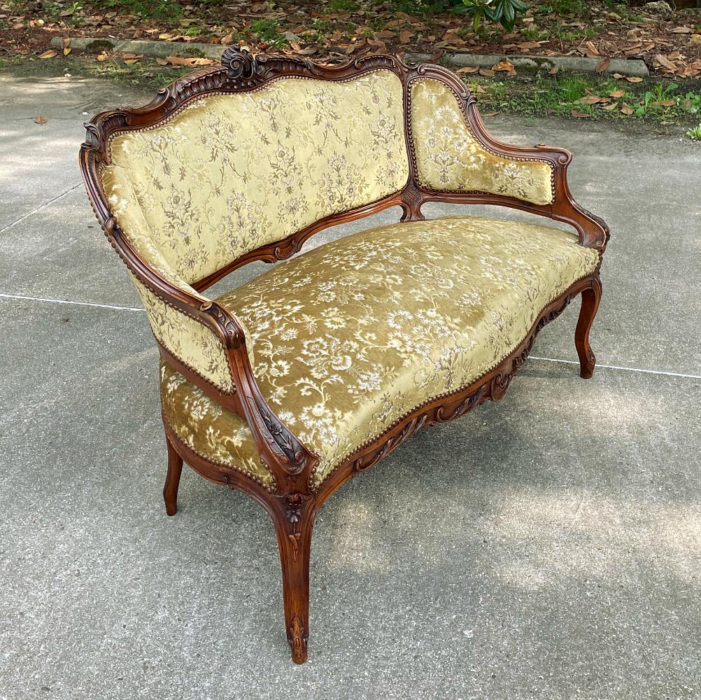 Late 19th Century 19th Century French Louis XV Walnut Canape For Sale