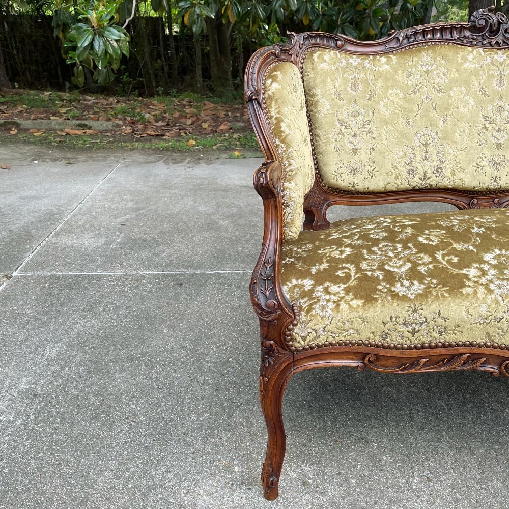 19th Century French Louis XV Walnut Canape For Sale 3