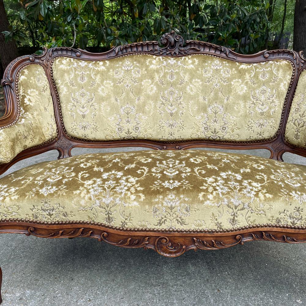 19th Century French Louis XV Walnut Canape For Sale 4