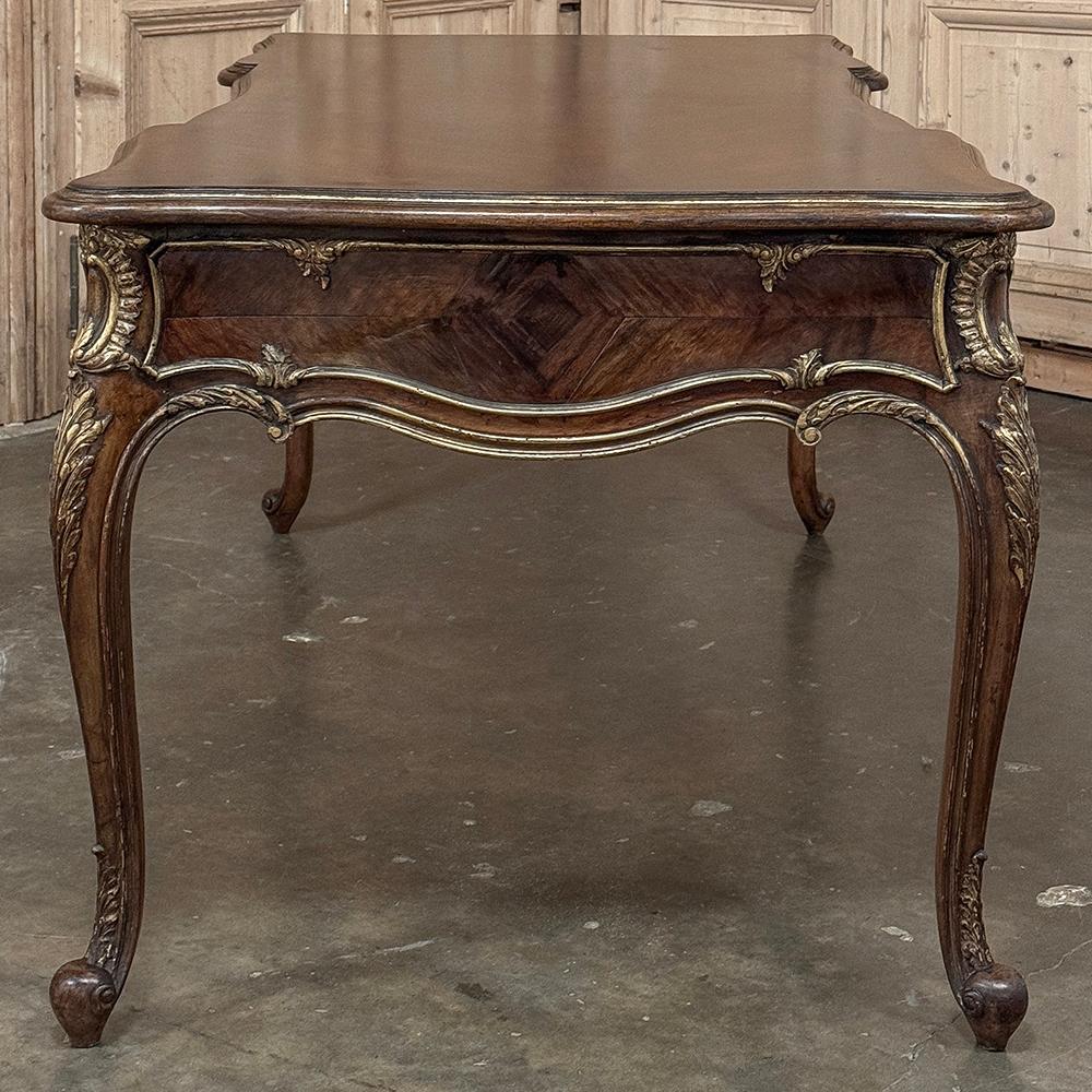19. Jahrhundert Französisch Louis XV Nussbaum-Schreibtisch ~ Bureau Plat im Angebot 7