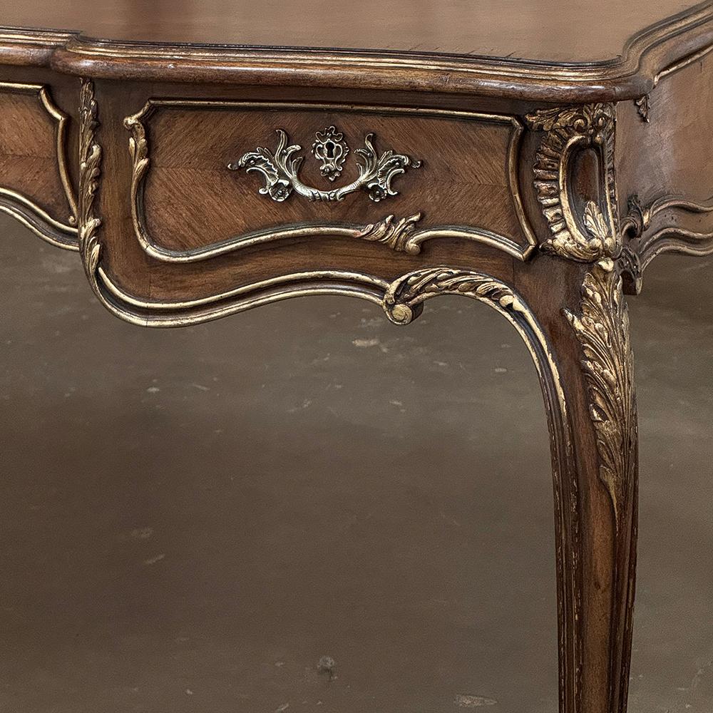 19. Jahrhundert Französisch Louis XV Nussbaum-Schreibtisch ~ Bureau Plat im Angebot 8