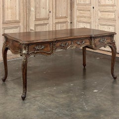 Bureau en noyer Louis XV du 19ème siècle ~ Bureau Plat