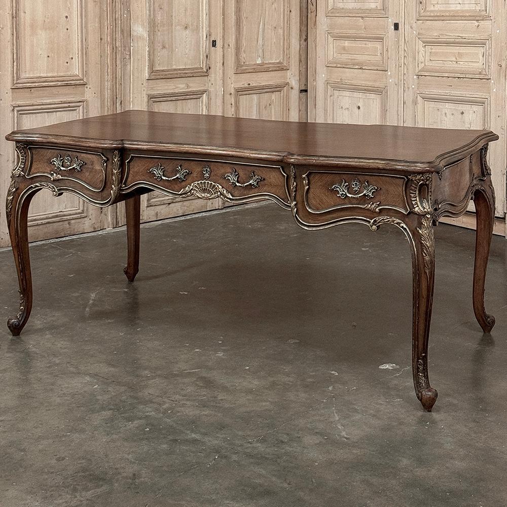 19. Jahrhundert Französisch Louis XV Nussbaum-Schreibtisch ~ Bureau Plat (Louis XV.) im Angebot