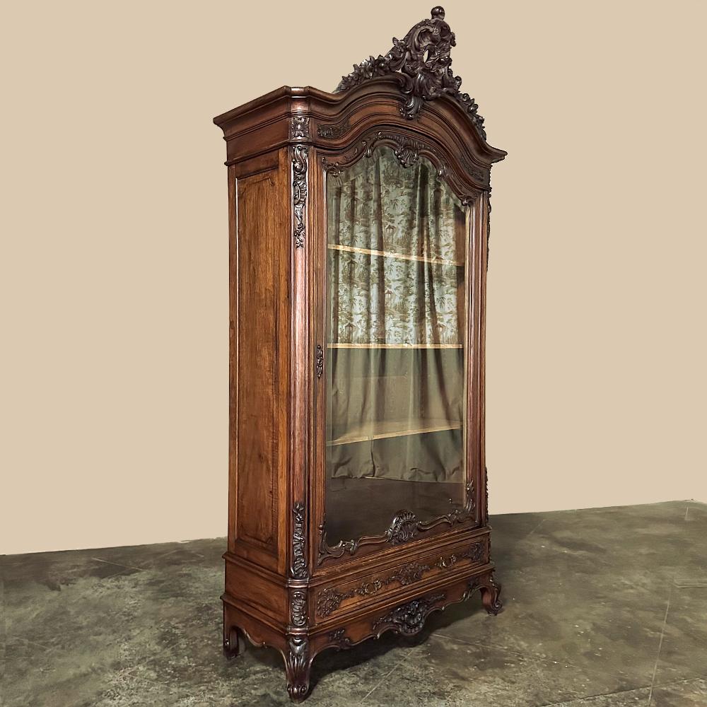 19th Century French Louis XV Walnut Display Armoire ~ Bookcase For Sale 4