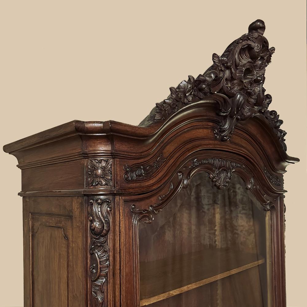 19th Century French Louis XV Walnut Display Armoire ~ Bookcase For Sale 5