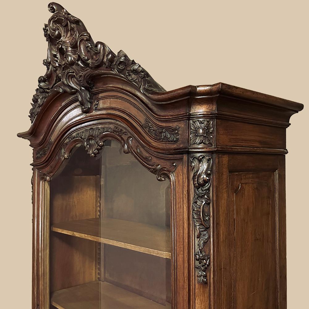 19th Century French Louis XV Walnut Display Armoire ~ Bookcase For Sale 6
