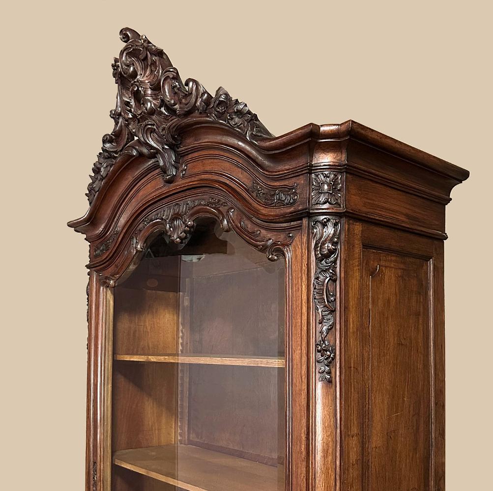 19th Century French Louis XV Walnut Display Armoire ~ Bookcase For Sale 11