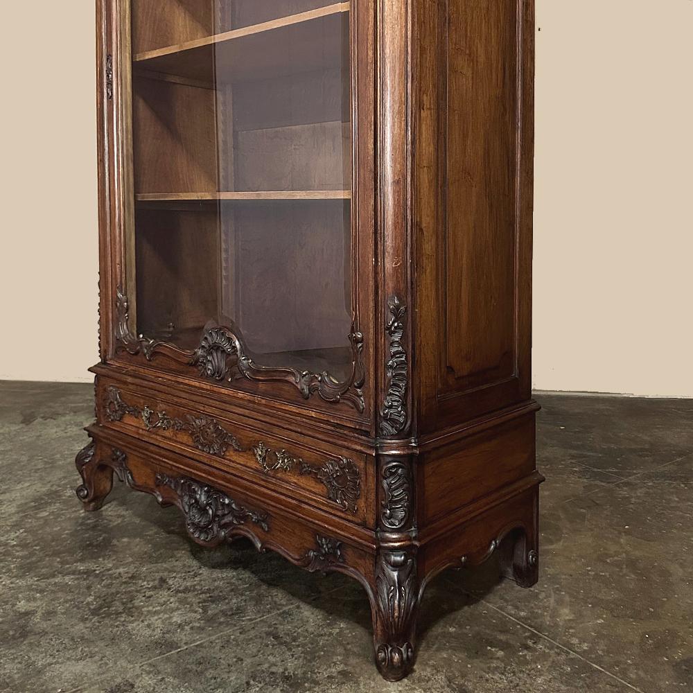 19th Century French Louis XV Walnut Display Armoire ~ Bookcase For Sale 12