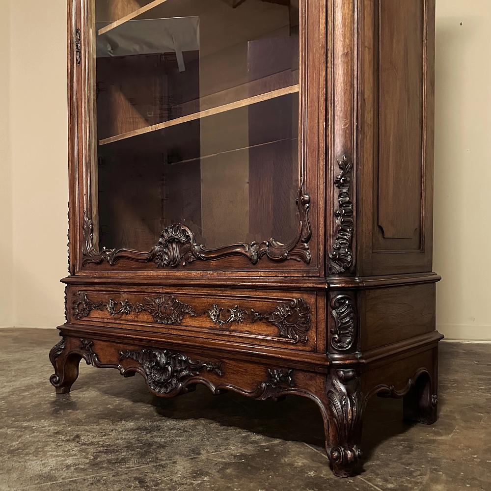 19th Century French Louis XV Walnut Display Armoire ~ Bookcase For Sale 13
