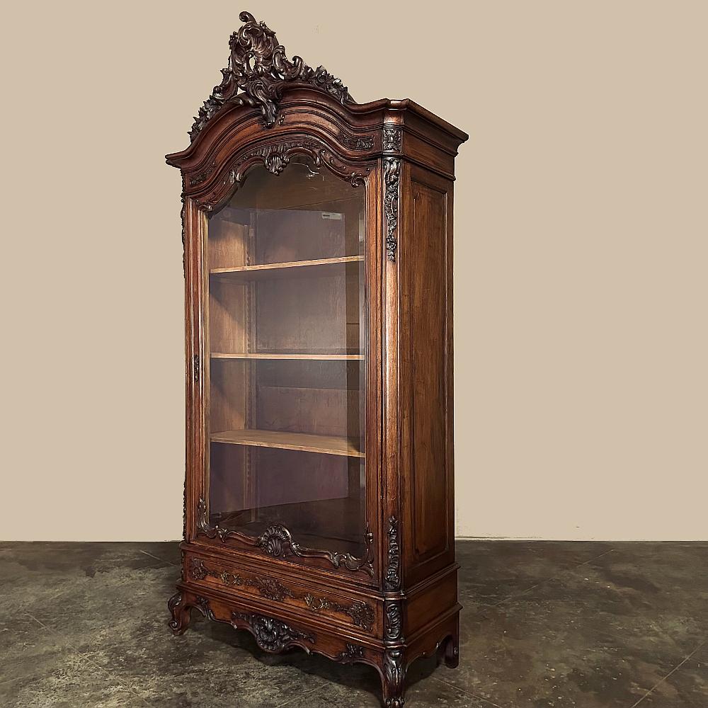 Hand-Carved 19th Century French Louis XV Walnut Display Armoire ~ Bookcase For Sale