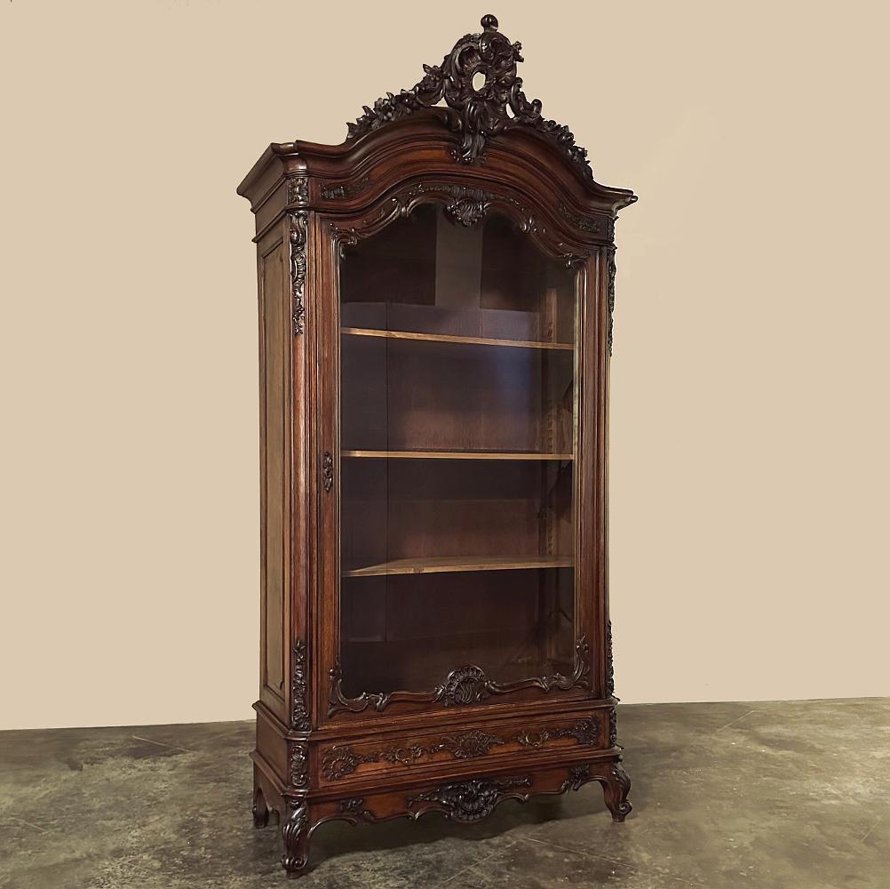 19th Century French Louis XV Walnut Display Armoire ~ Bookcase In Good Condition For Sale In Dallas, TX