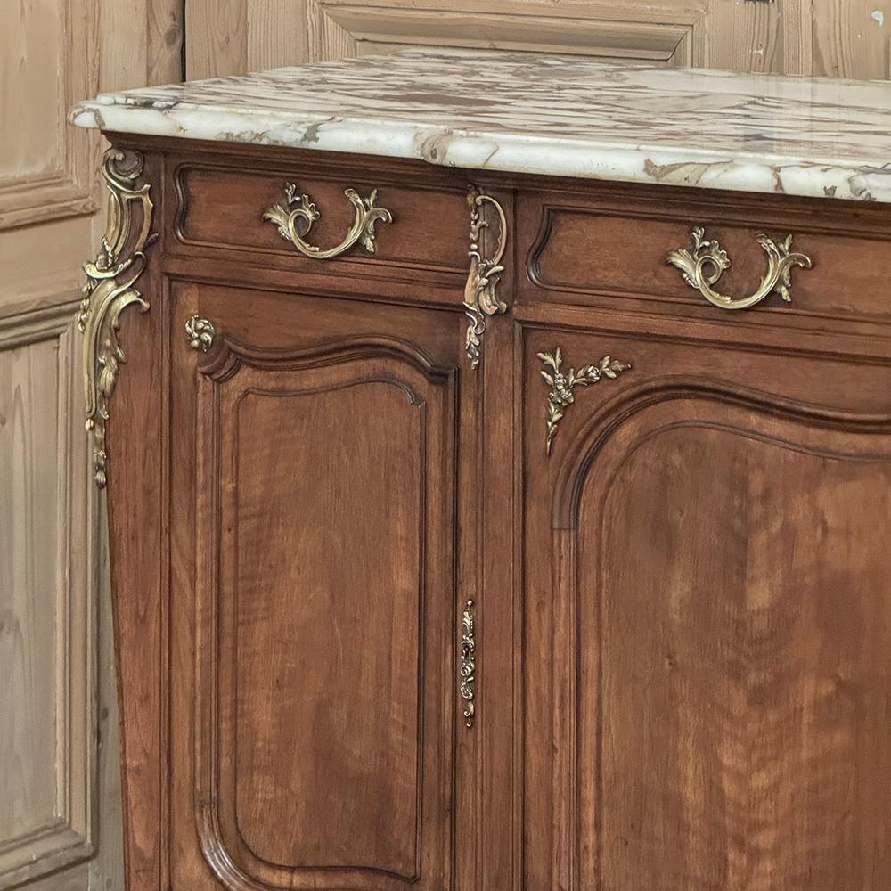 Buffet francese Luigi XV del XIX secolo con piano in marmo di noce e ormeggio in vendita 3