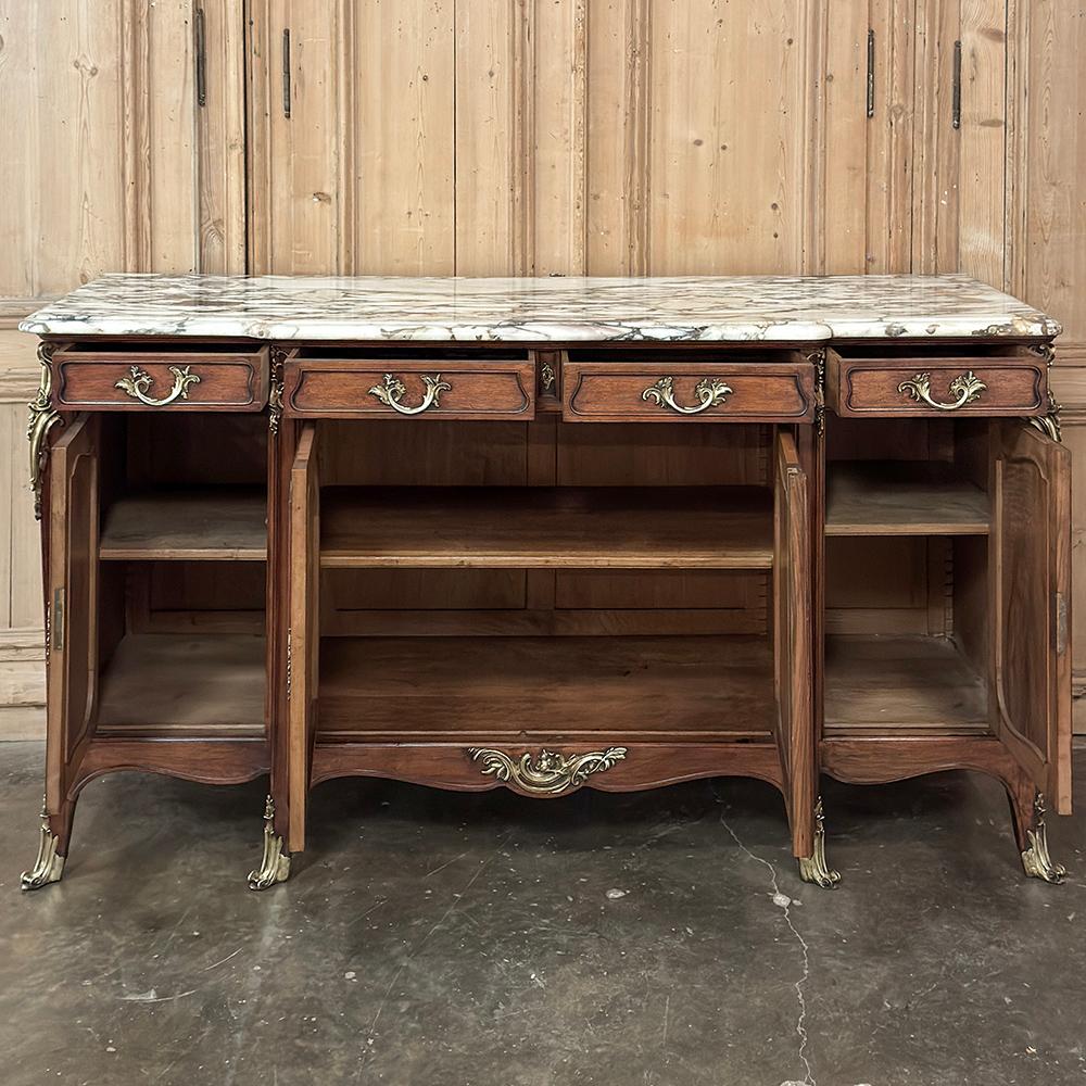 Buffet francese Luigi XV del XIX secolo con piano in marmo di noce e ormeggio in vendita 7