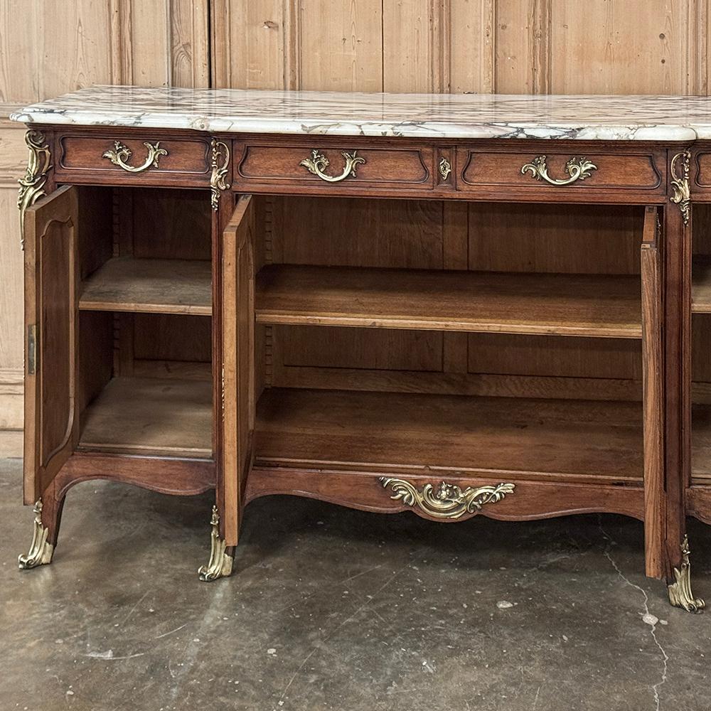 Buffet francese Luigi XV del XIX secolo con piano in marmo di noce e ormeggio in vendita 8