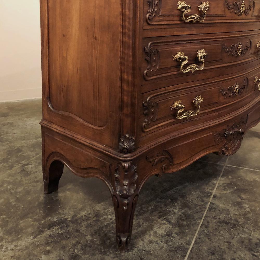 19th Century French Louis XV Walnut Marble Top Commode For Sale 4