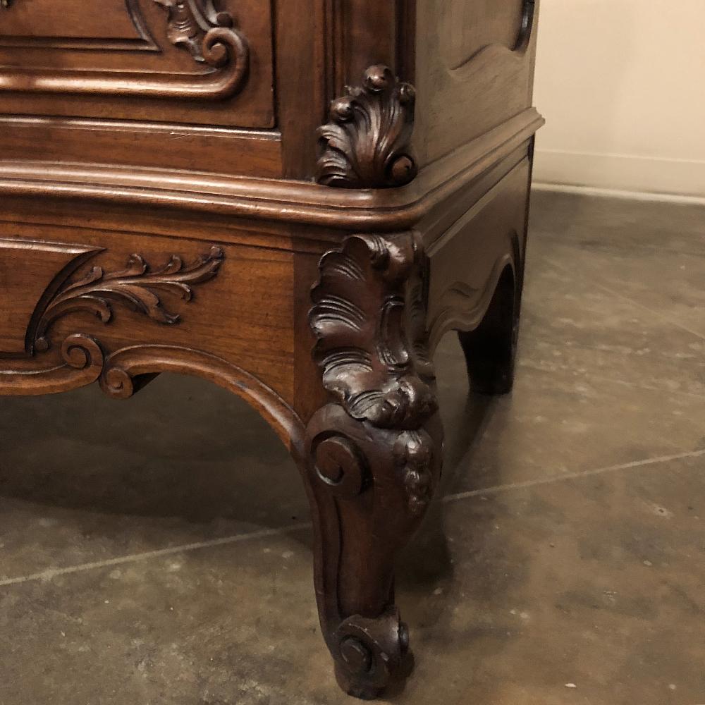 19th Century French Louis XV Walnut Marble Top Commode For Sale 5