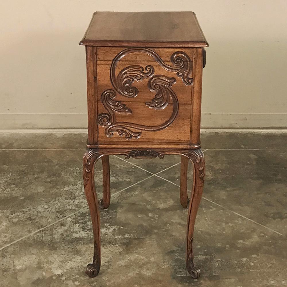 19th Century French Louis XV Walnut Nightstand ~ End Table For Sale 1