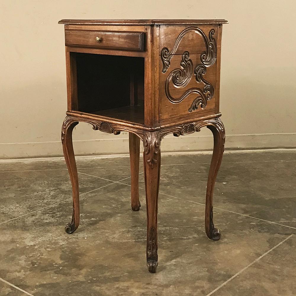 19th Century French Louis XV Walnut Nightstand ~ End Table For Sale 3