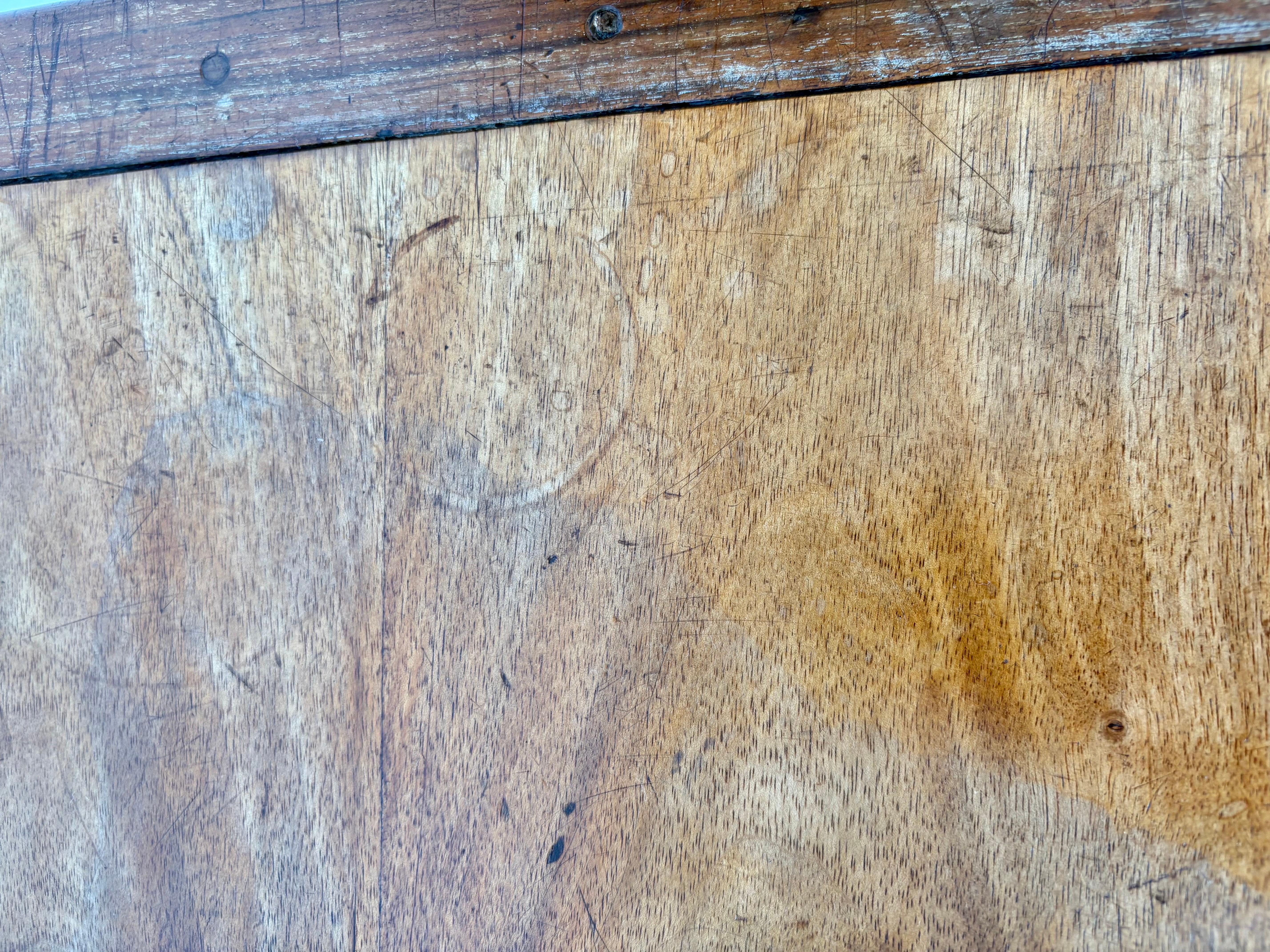 Table d'appoint à un tiroir en noyer Louis XV du XIXe siècle en vente 3
