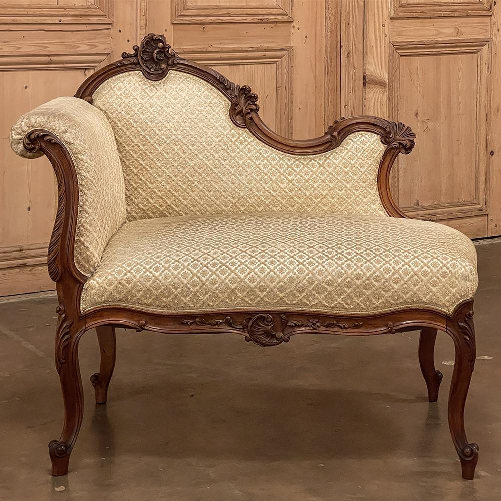 Französische Louis XV.-Sessel aus Nussbaumholz, 19. Jahrhundert (Handgeschnitzt) im Angebot