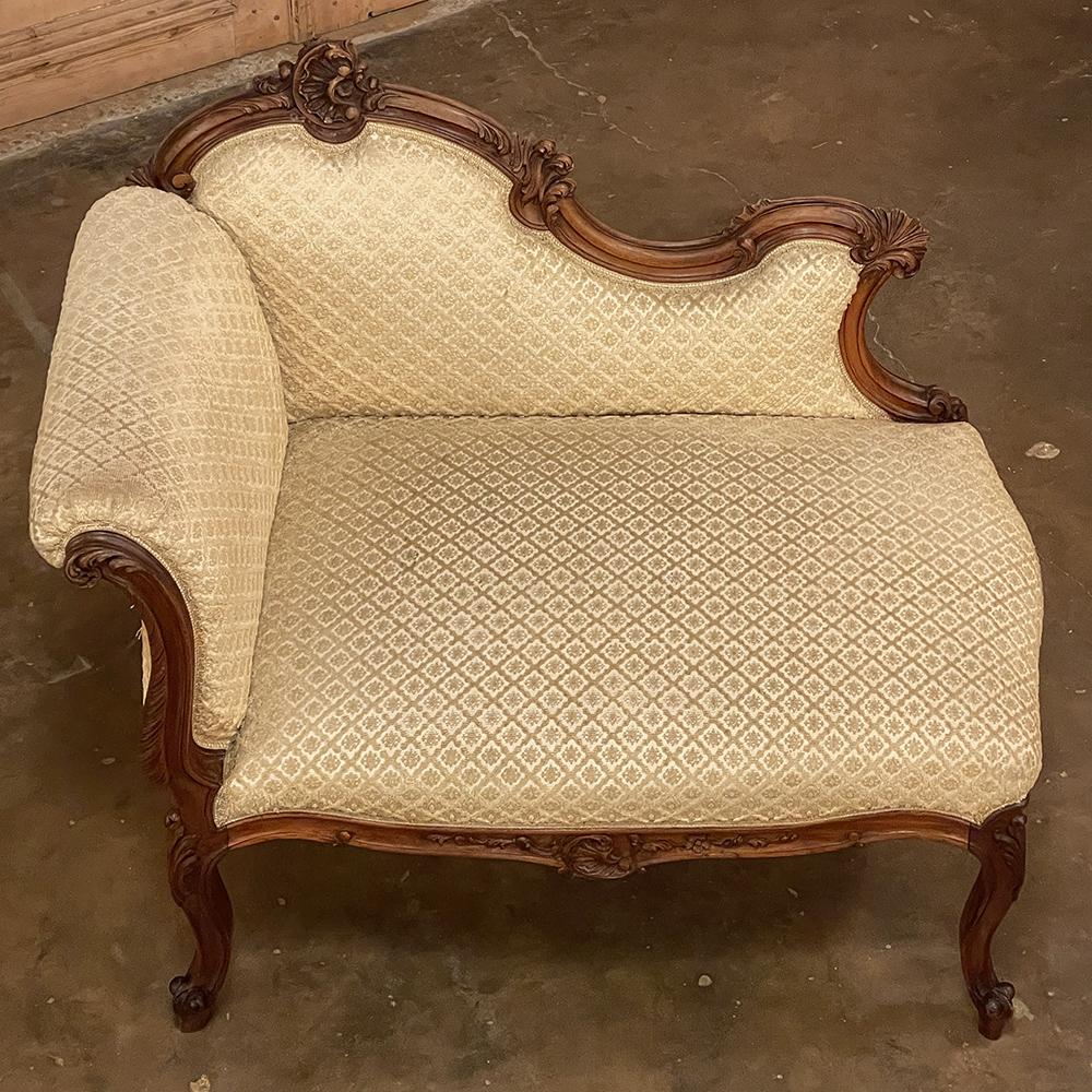 Late 19th Century 19th Century French Louis XV Walnut Petite Chaise Lounge For Sale